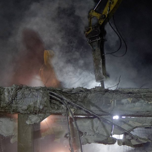 démolition du pont autoroutier de Cuvat