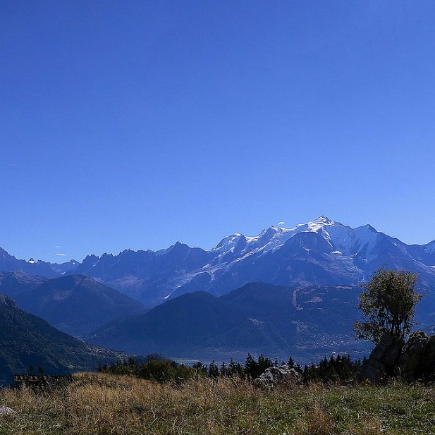 PANORAMIQUE MONT BLANC DEPUIS MAYERES Kolor stitching | 8 pictures | Size: 14664 x 5183 | Lens: Standard | RMS: 2.60 | FOV: 51.70 x 19.32 ~ 4.44 | Projection: Planar | Color: LDR |