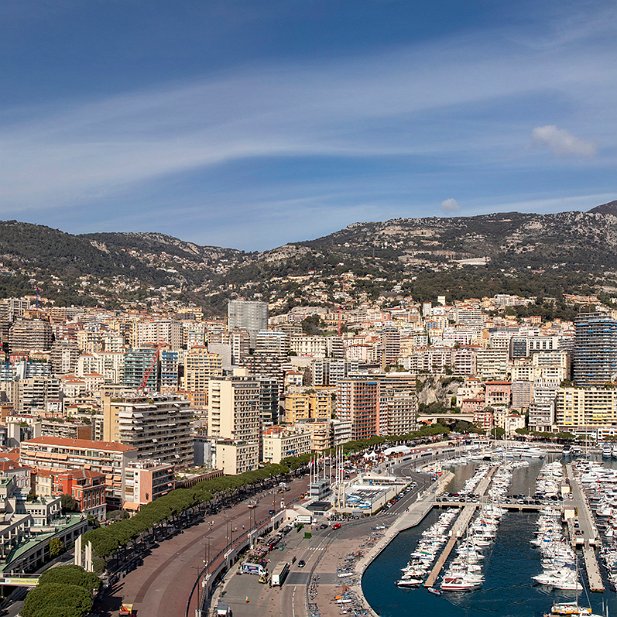 port de Monaco Kolor stitching | 4 pictures | Size: 9702 x 4027 | Lens: Standard | RMS: 2.66 | FOV: 54.74 x 23.84 ~ 7.46 | Projection: Planar | Color: LDR |