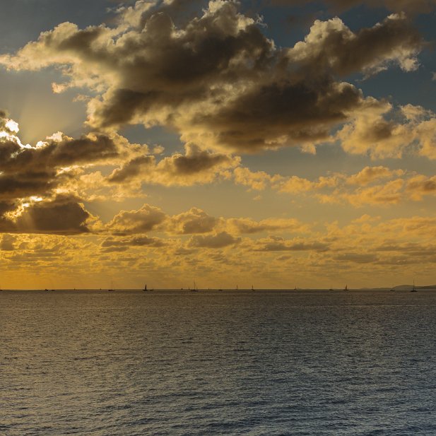 Nuages au couchant - Coucher du soleil sur le lagon