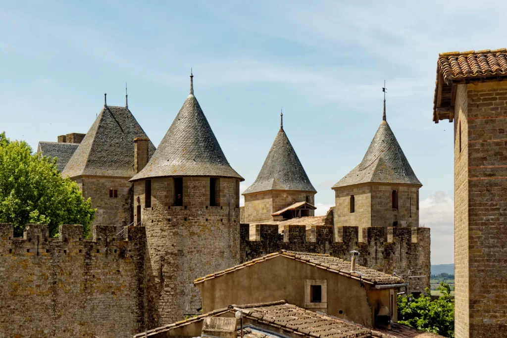 Carcassonne - hommage aux charpentiers - Bernard RAVIER